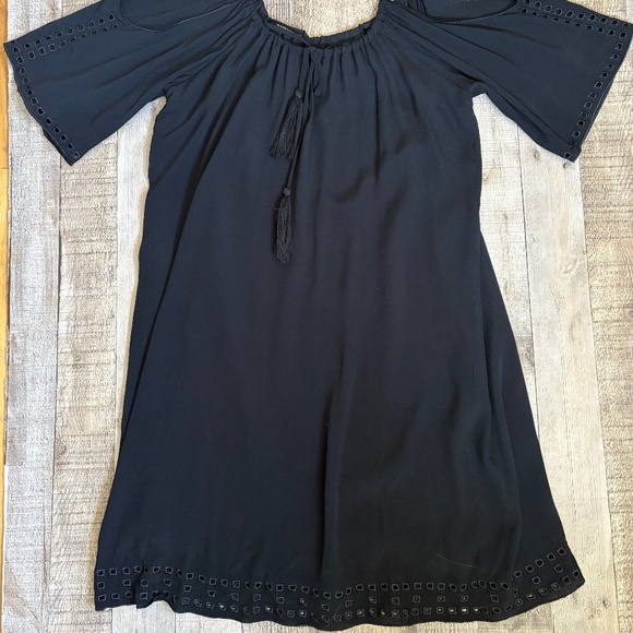 4Sienna Black Eyelet Cold Shoulder Drawstring Neck Dress SZ S - Picture 3 of 12